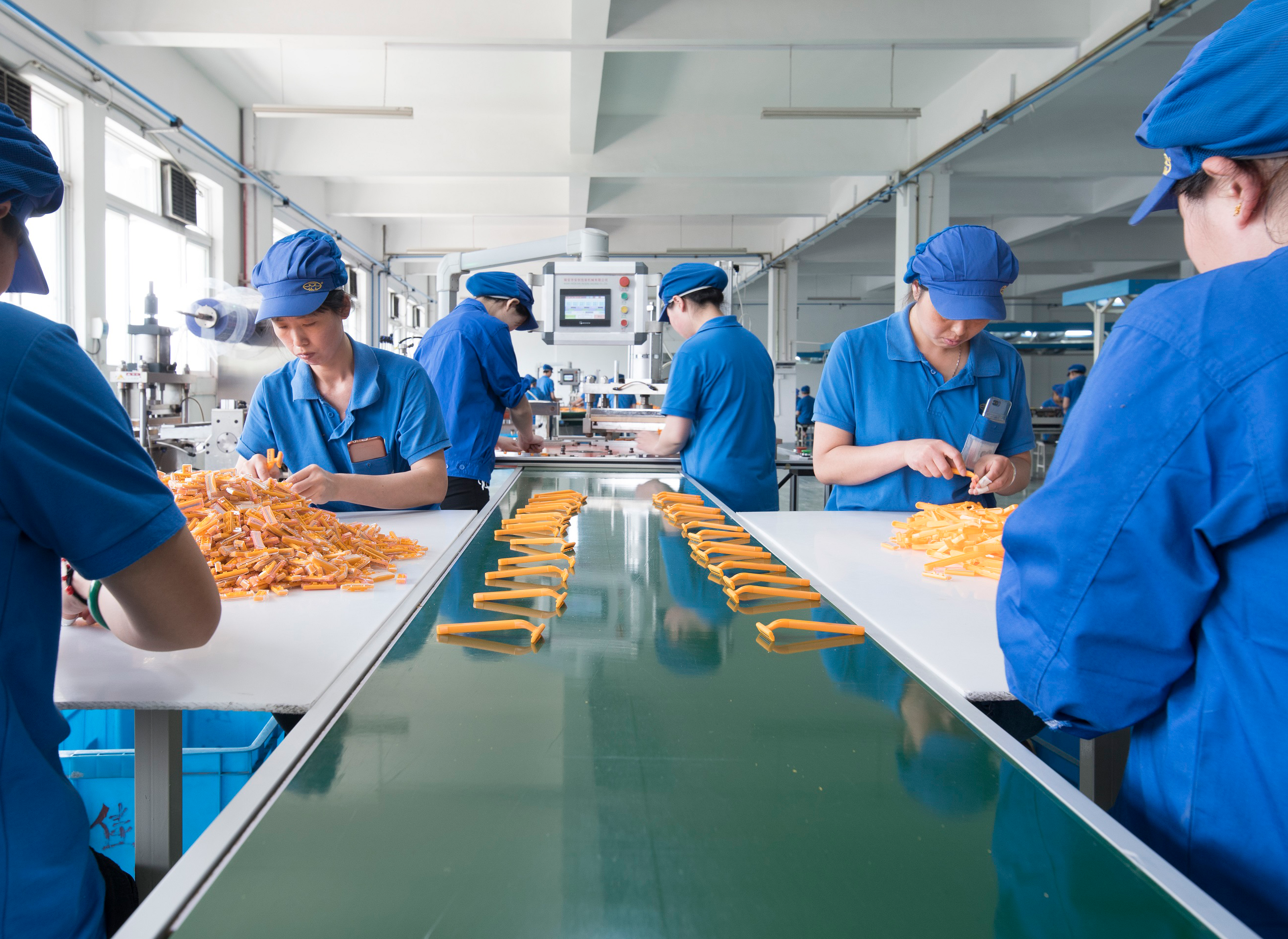 10. 15 sets Assembly line for package